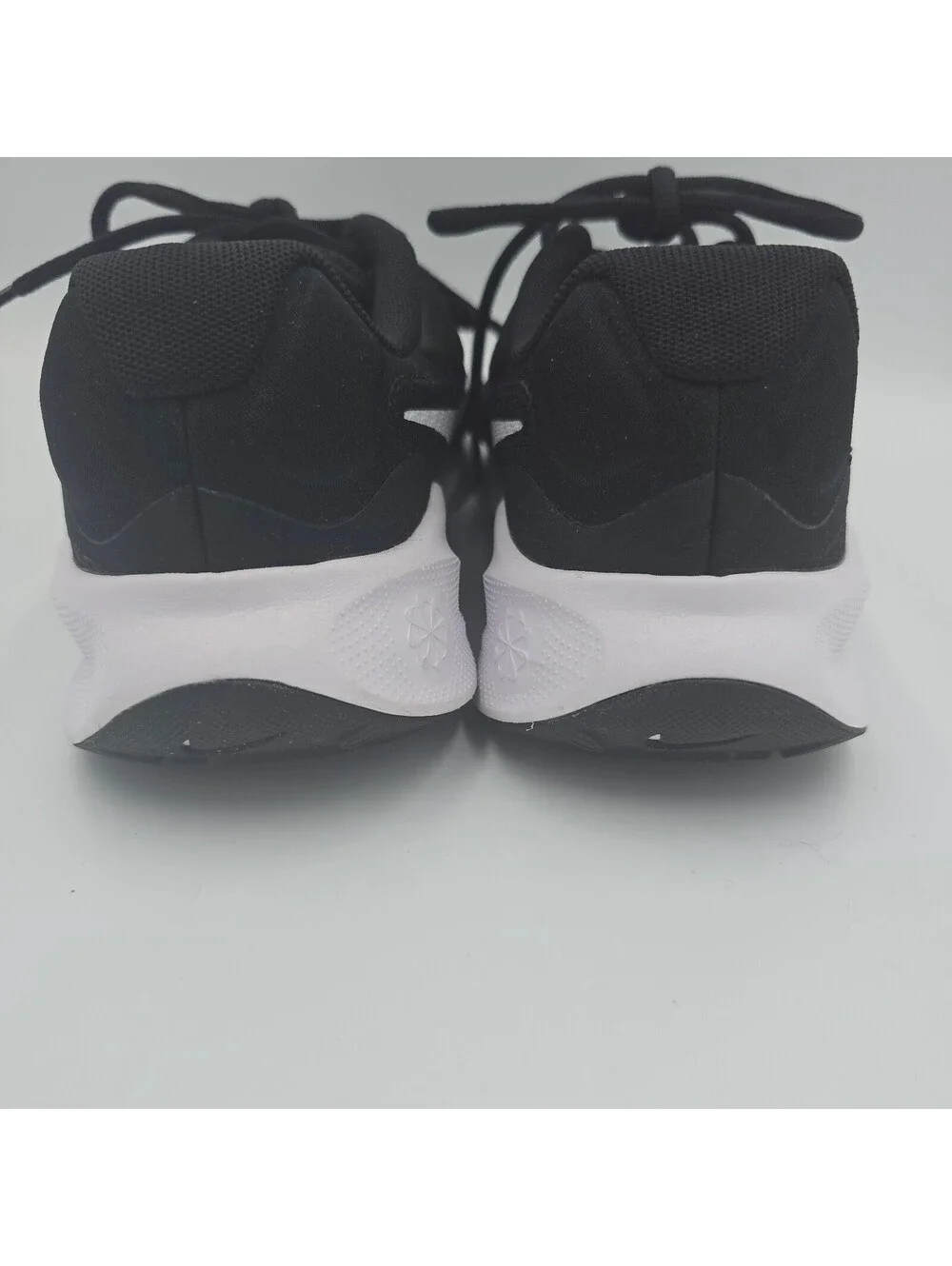Nike Revolution 7 Women's Running Shoes Black White Size 6 Wide